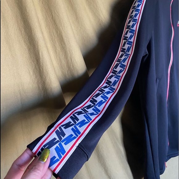 ✅ NIKE AUTHENTIC UNISEX LONG JACKET WITH N DESIGN ON SLEEVES ♥️ - Picture 5 of 13